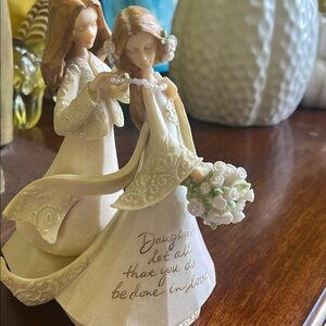 Enesco Cream and White Fiber Art Sculpture